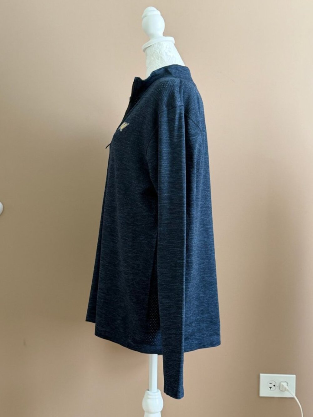 George Washington University pullover - Picture 2 of 4